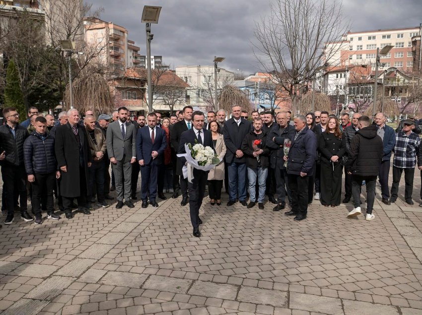 Kurti kujton masakrën në Tregun e Gjelbër në Mitrovicë, tregon çka i tha i mbijetuari Beqiri