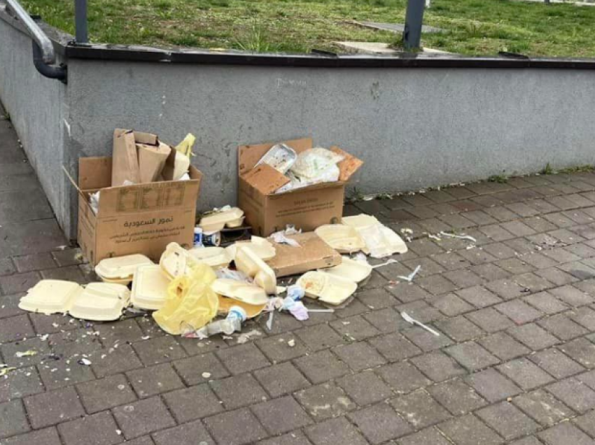 Nuk pastruan mbeturinat pas organizimit të iftarit në Prishtinë, paralajmërohet gjobë për organizatorin