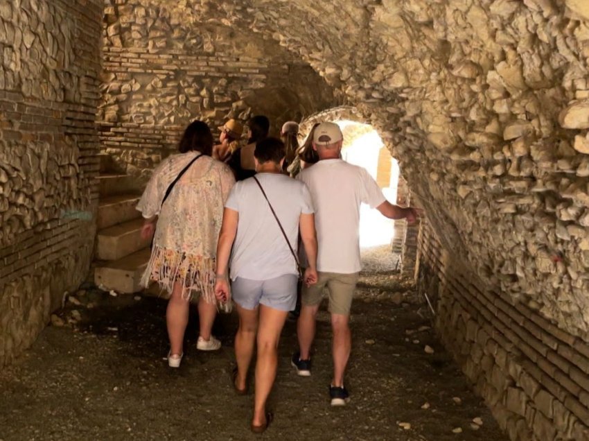 Turistët kërkojnë guida profesioniste, takime mes bashkisë dhe studentëve në Durrës