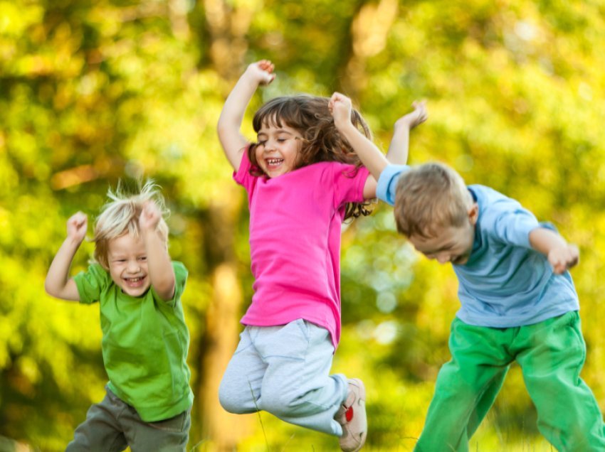 10 gjëra që i bëjnë fëmijët të lumtur