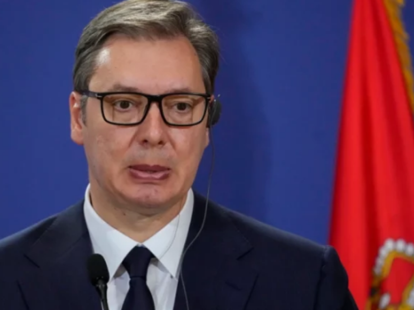 Vuçiq paralajmëron popullin serb për “ditë të vështira”