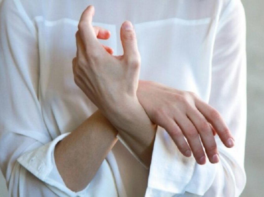 ​5 gjëra të papritura që meshkujt vërejnë në duart e një femre