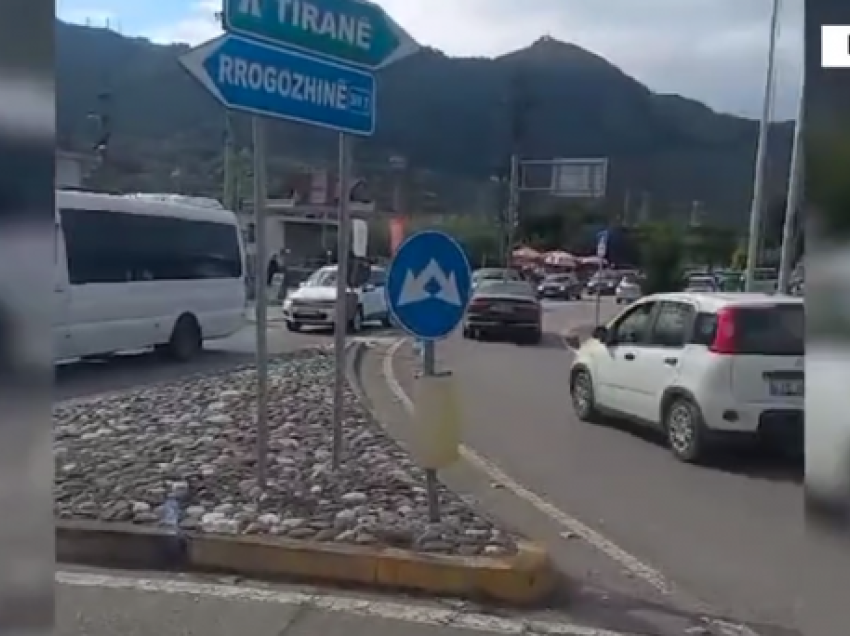 Policia: Nuk ka bllokim të qarkullimit në autostradën Tiranë-Elbasan, por ngadalësim