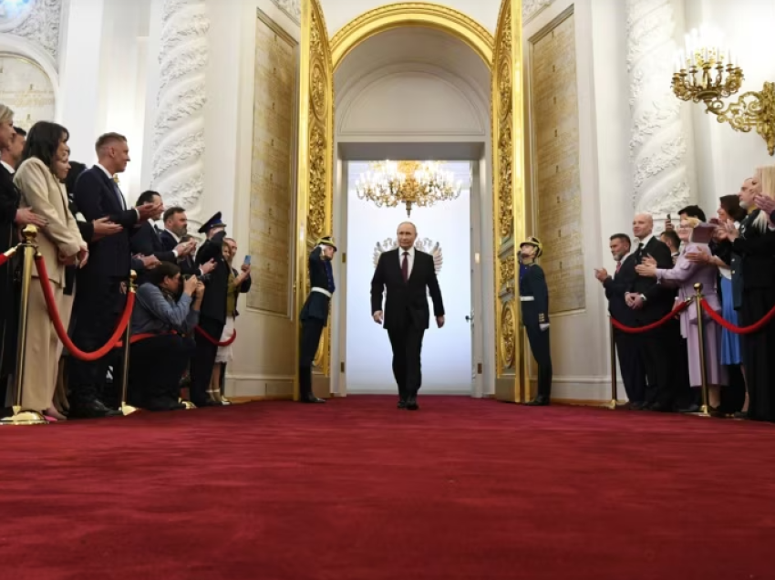 Putini fillon mandatin e pestë si president