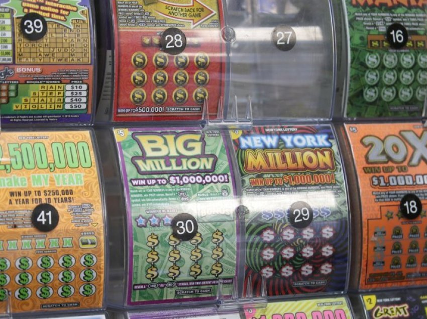 Shoferi fatlum - Rrugës për në punë blen tiketë lotarie, fiton 50 mijë dollarë