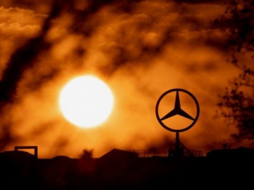 Daimler po u dhuron punëtorëve një ‘bonus’ prej njëmijë eurove për shkak të krizës së COVID-19