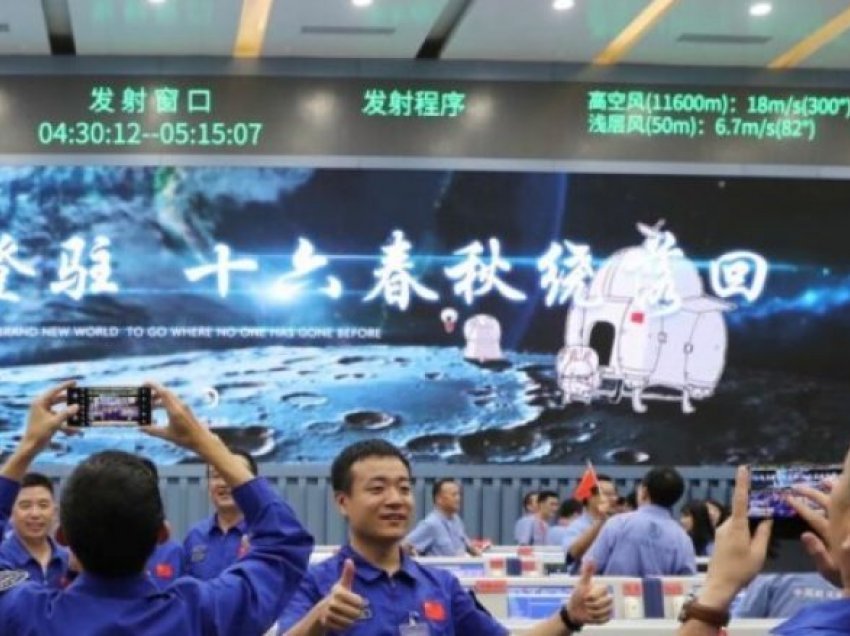 Sonda historike ‘Chang’e 5’ e Kinës zbarkon me sukses në Hënë