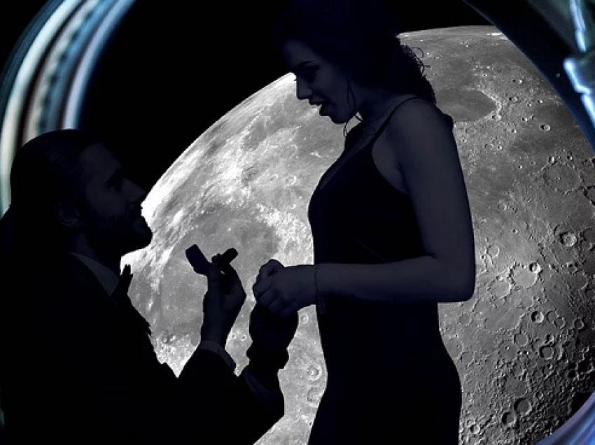 145 milionë dollarë për t’i propozuar për martesë dashurisë së jetës në planetin hënë
