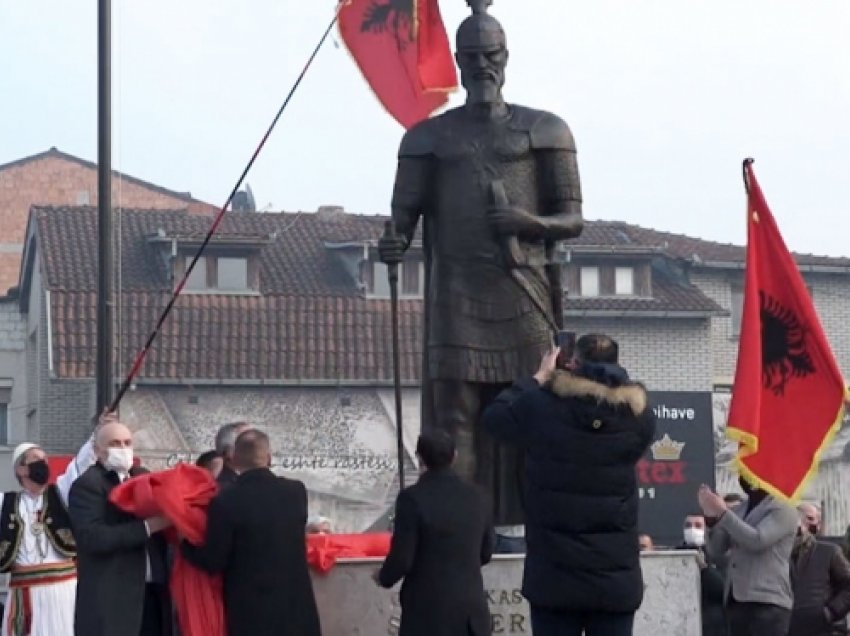 ​Sqarohet ideatori i shtatores së Skënderbeut që u vendos në Prizren