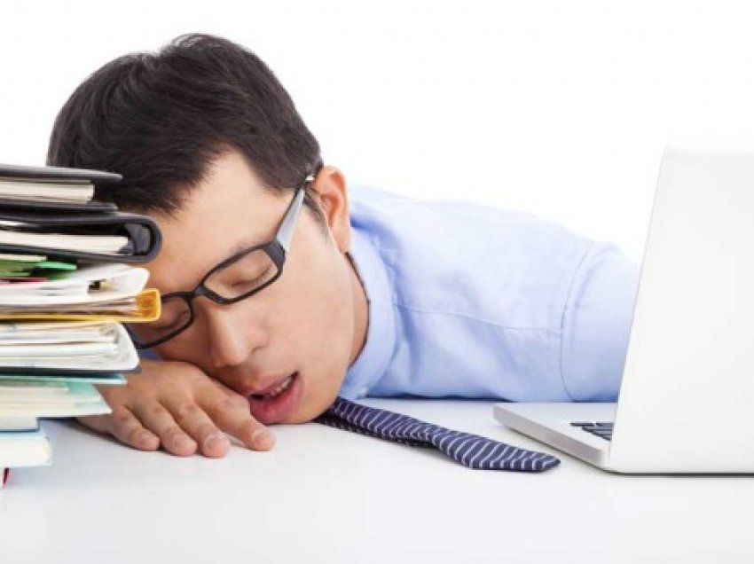 Mungesa e gjumit dobëson sistemin imunitar