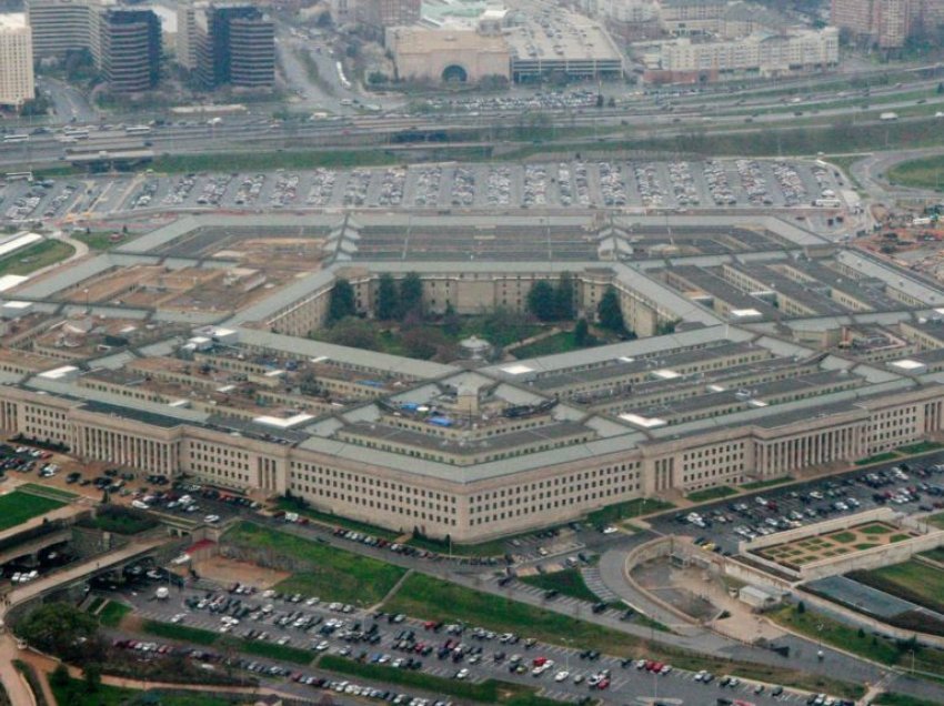 Dorëhiqet zyrtari i Pentagonit që mbikëqyrte përpjekjet kundër Shtetit Islamik