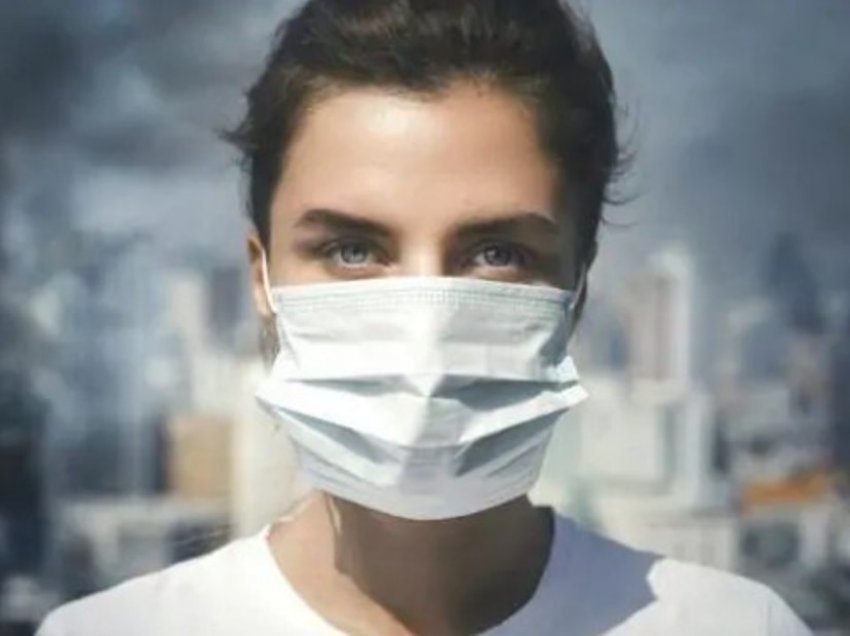 Kujdes me përdorimin e maskës së fytyrës, koronavirusi mund të hyjë në tru përmes…