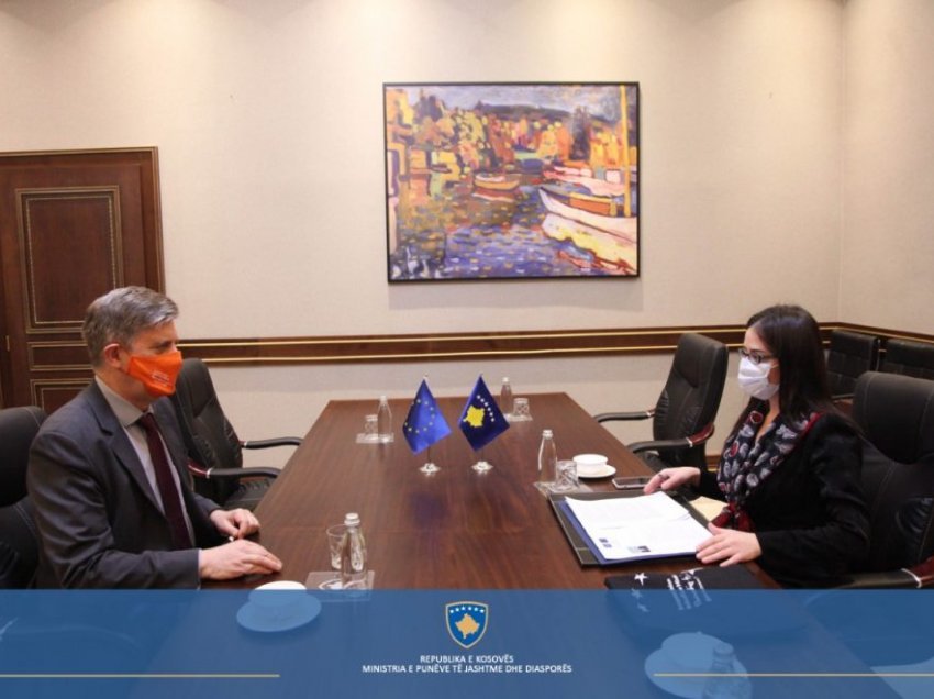 Ministrja Haradinaj-Stublla takon shefin e EULEX-it, i thotë ta informojë Brukselin për përparimin e Kosovës në sundim të ligjit