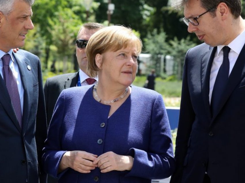 Vuçiq bisedoi me kancelaren Merkel përmes video-lidhjes për pandeminë, dialogun dhe raportin mes dy vendeve