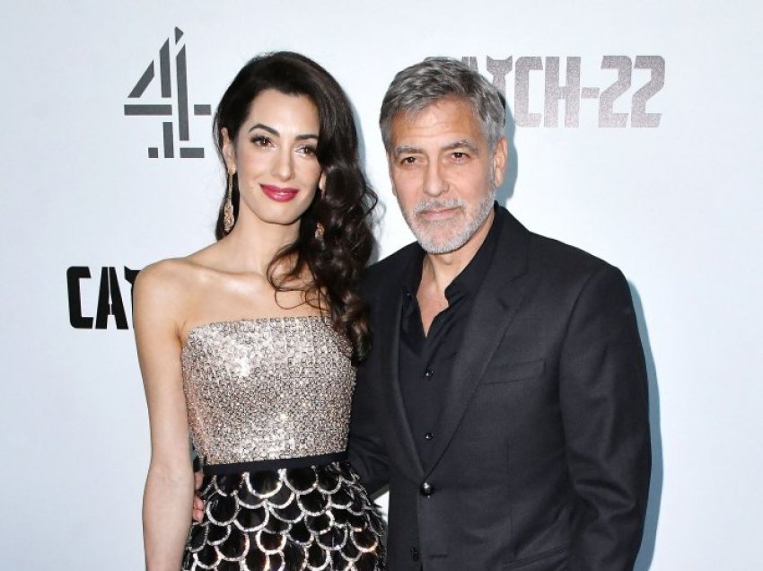 “Asnjëherë nuk folëm për martesën”- George Clooney rrëfen momentin kur i propozoi për martesë Amal Clooney: Qëndrova për 20 minuta në gjunjë derisa …