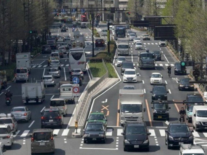 Japonia ndalon shitjen e veturave me naftë dhe benzinë