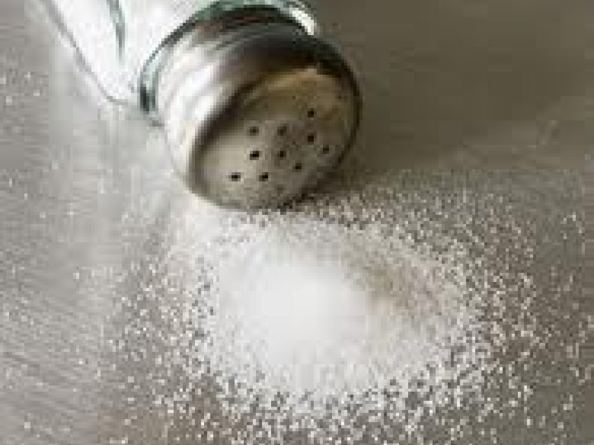 Rreth 2.3 milionë njerëz në vit vdesin nga konsumi i tepërt i kripës