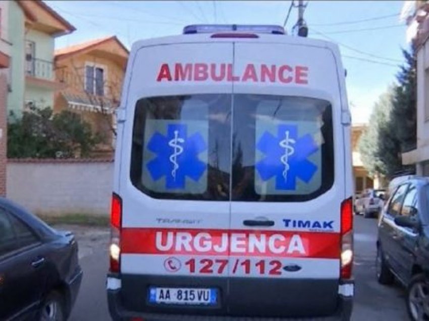 Makina aksidenton 9-vjeçarin në Durrës, dërgohet me urgjencë në spital