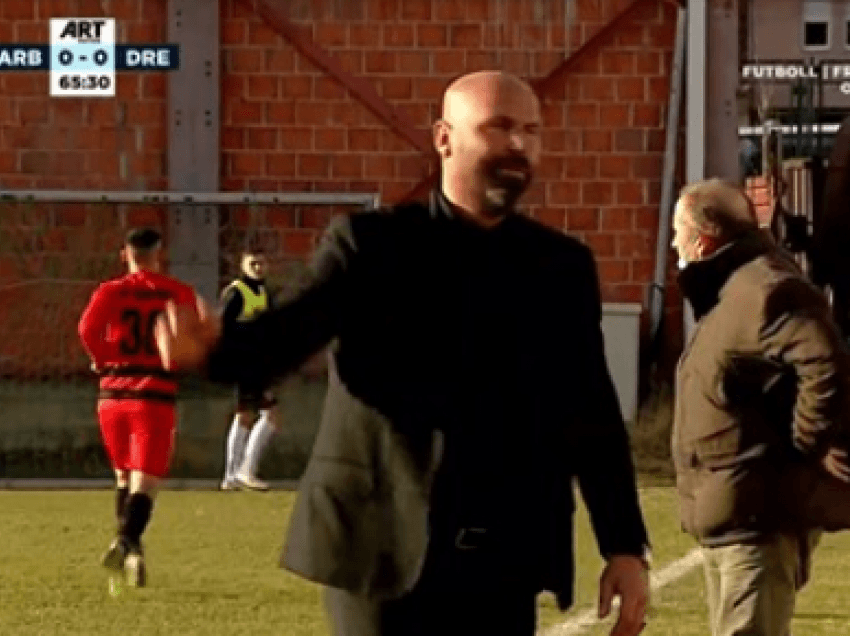 Trajneri i Drenicës, Bledar Devolli përjashtohet nga loja pas protestave të shumta