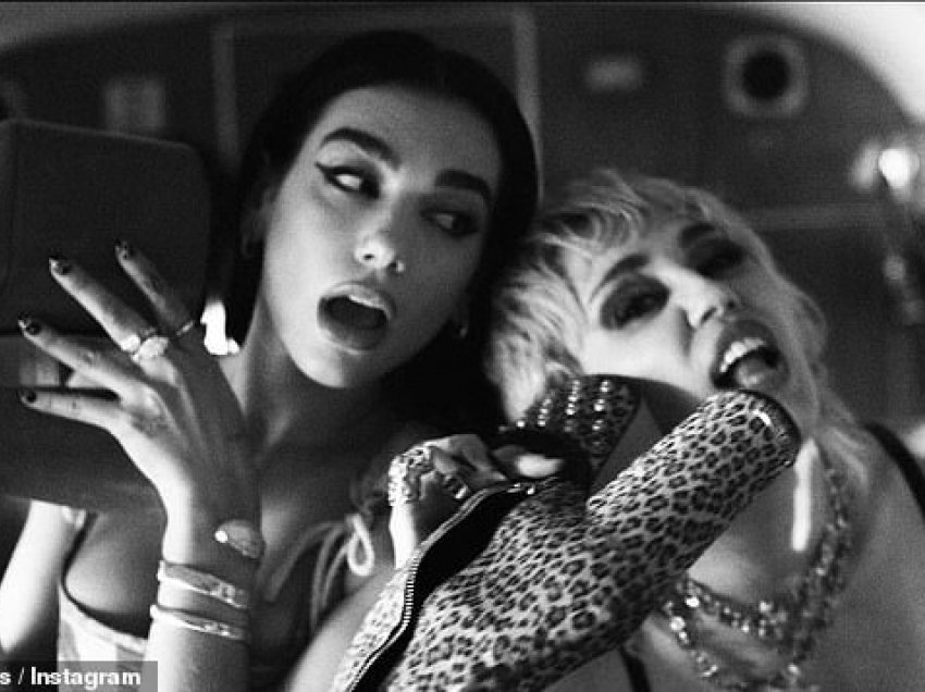 Miley Cyrus komenton skenat provokuese me Dua Lipën në klipin e ri