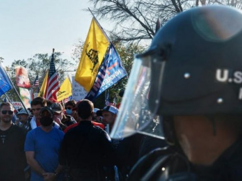 Trazira në rrugët e Uashingtonit – përplasje midis mbështetësve të Trumpit dhe Antifa