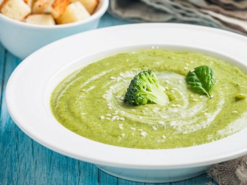 Supë kremoze me brokoli sipas recetës së Jamie Oliverit