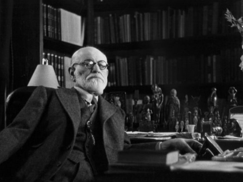 Freud: Ekzistojnë dy mënyra për të qënë i lumtur në këtë jetë: Njëra është të bëhesh idiot, dhe tjetra serioz
