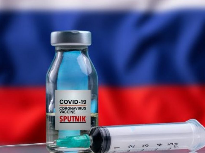 Fillon vaksinimi i qindra njerëzve për Covid-19