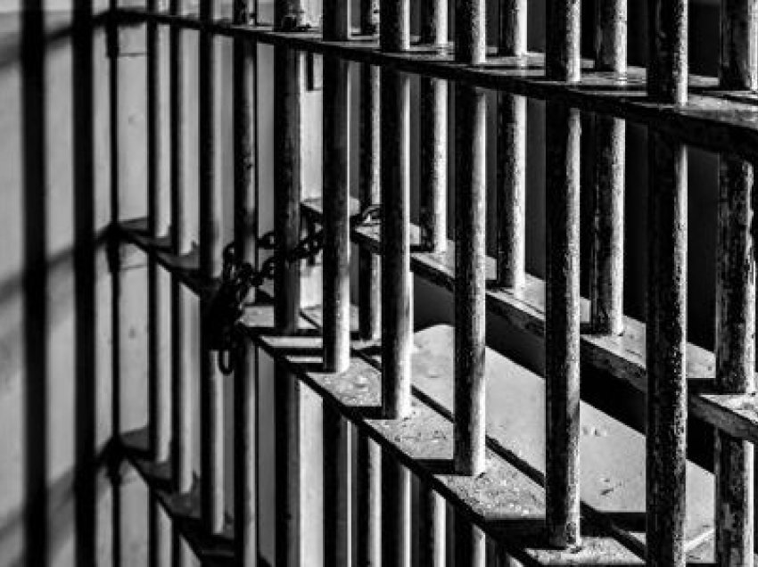 Hetohet vdekja e të burgosurit 85 vjeçar, i dënuar për keqpërdorim seksual nën moshën 16-vjeçare