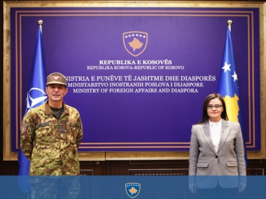 ​Haradinaj-Stublla takohet me komandantin e KFOR-it, gjeneralmajorin Federici