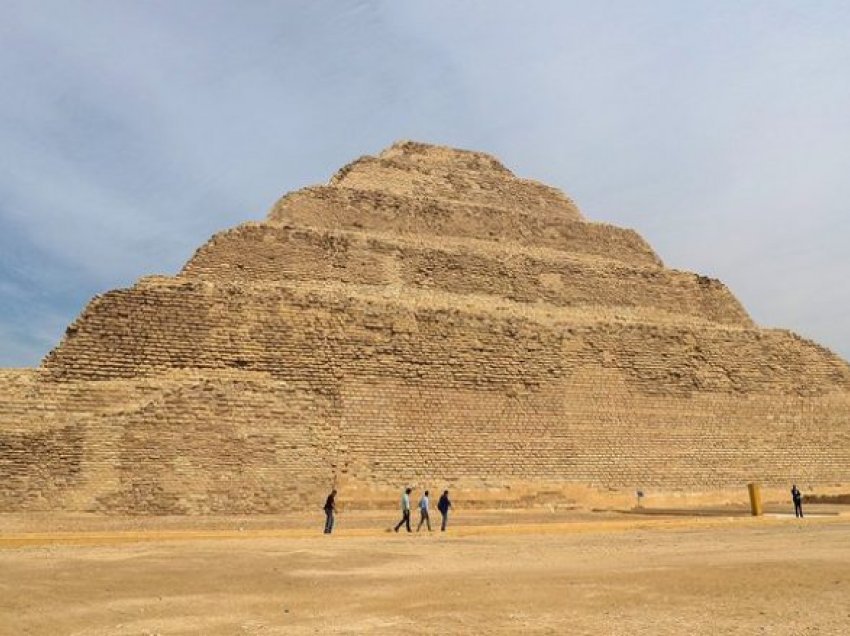 Një dorëshkrim i pabotuar zbulon përpjekjen e Isaac Newton për të deshifruar sekretin e piramidave egjiptiane dhe apokalipsin biblik