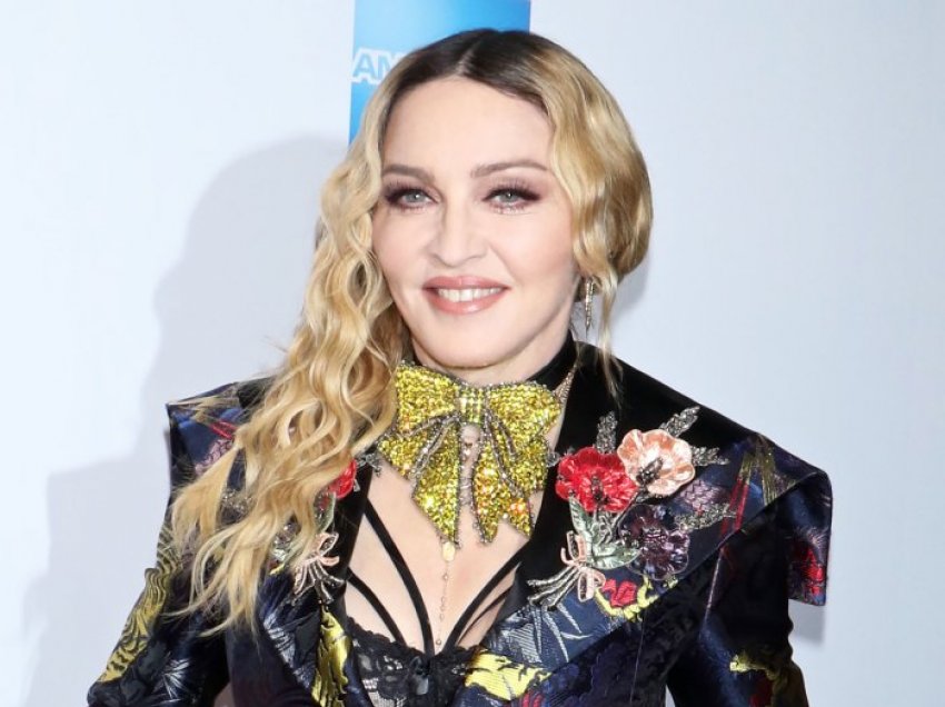 Madonna bën tatuazhin e parë në moshën 62 vjeç