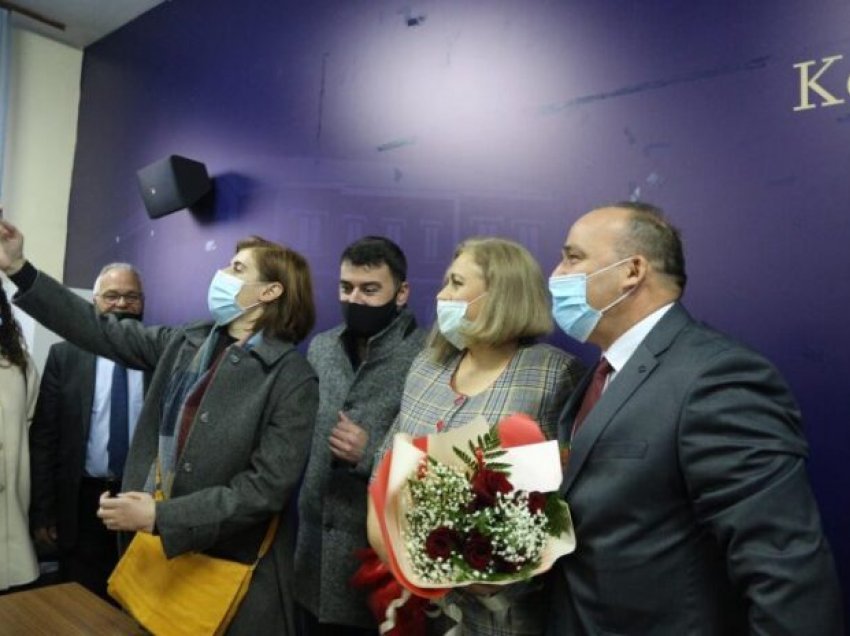 Deputetët Saranda Bogujevci e Fitim Haziri urojnë Shpejtim Bulliqin