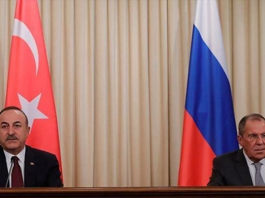 Kryediplomati turk realizon bisedë telefonike me homologun e tij rus