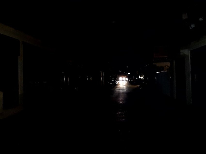 Rrugët e lagjes Dardania mbesin pa ndriçim publik