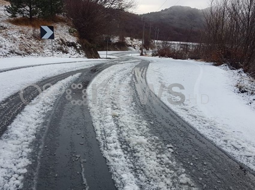 Rikthehen reshjet e borës në Dardhë, shoferët të bëjnë kujdes