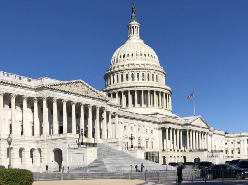 Kongresi fiton kohë për të arritur një kompromis për asistencën financiare