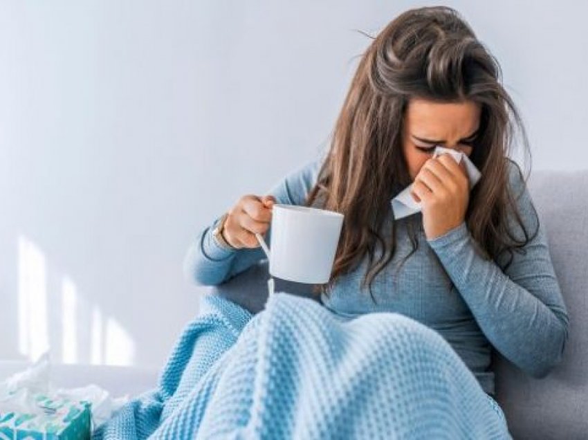 Simptomat më të shpeshta të COVID-19, gripit dhe ftohjes