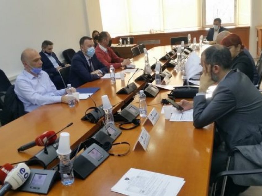 Dështon raportimi i ministrit Abrashi në Komisionin hetimor, mungojnë deputetët