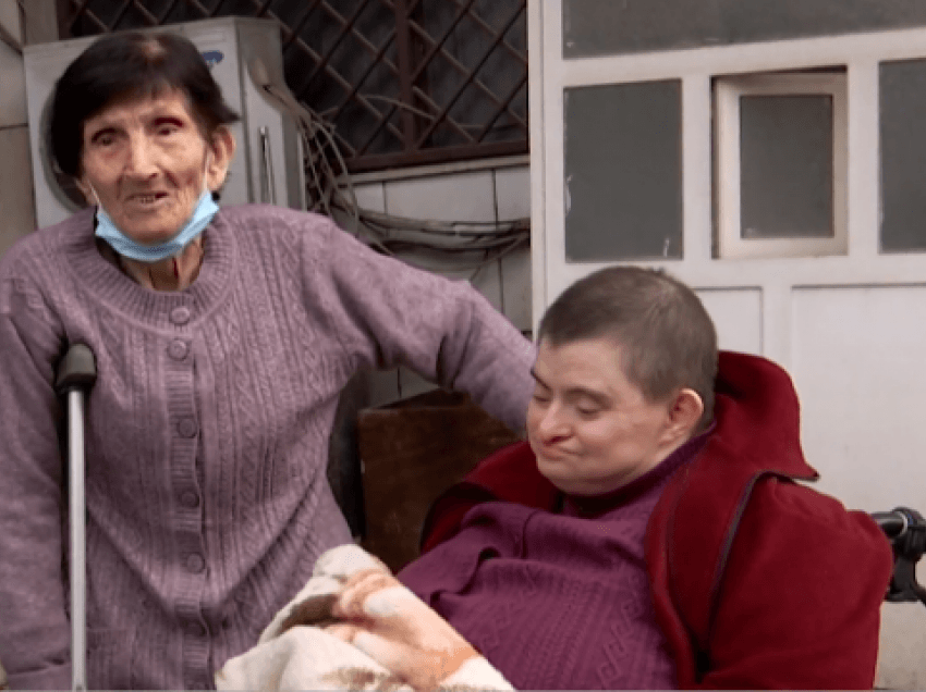 I ndërprehet pensioni i invalidit 43-vjeçares në karrocë — Burimi i vetëm i të ardhurave në familje