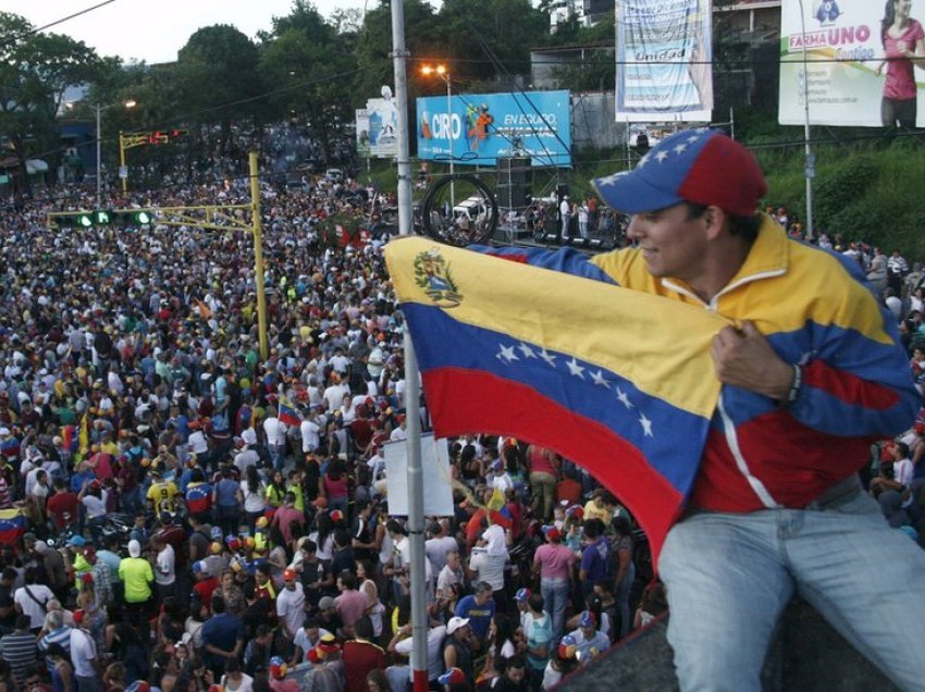 Venezuelë/ Opozita zhvillon votime simbolike, SHBA dhe BE nuk njohin zgjedhjet