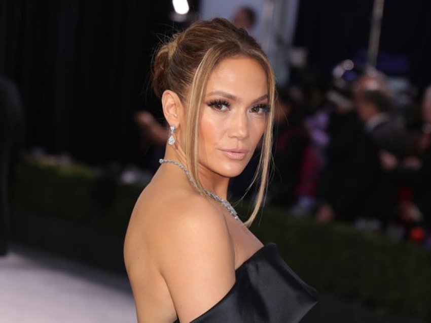 J.Lo publikoi video me të ëmën dhe e kuptuam nga e ka marrë bukurinë dhe energjinë