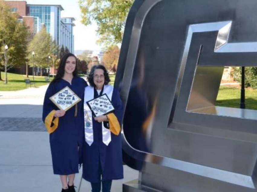 Diplomohet në të njëjtën ditë me mbesën e saj 74-vjeçarja