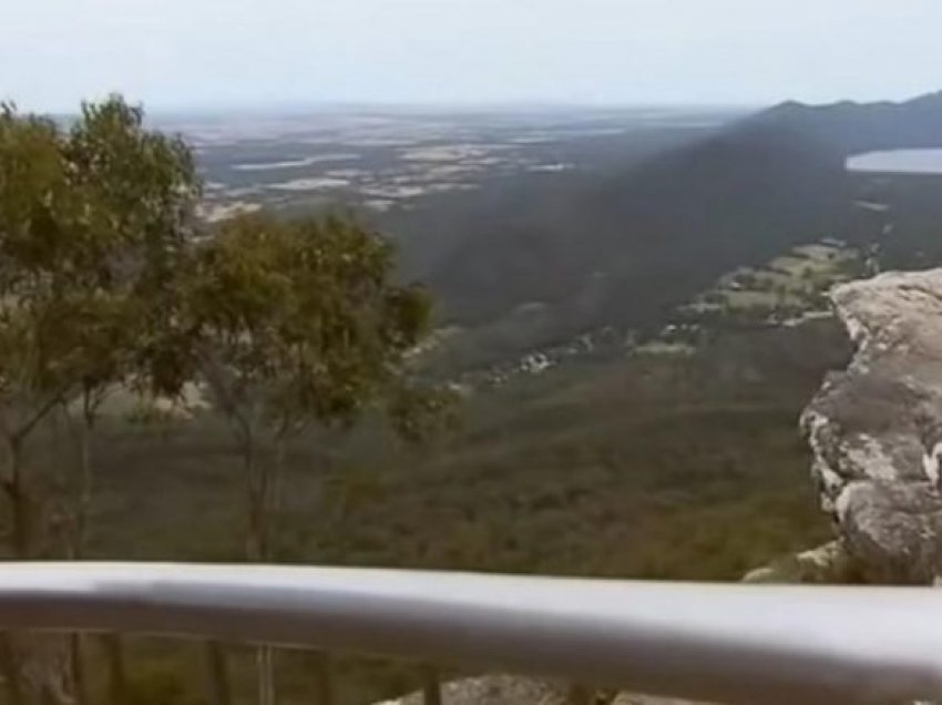 Edhe një viktimë e selfie fatal, australiania injoroi shenjat paralajmëruar – ra nga shkëmbi mbi 80 metra i lartë