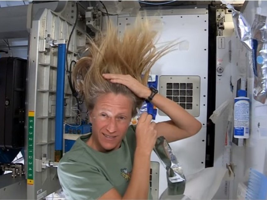 Ua tregojnë astronautët: Si duket gatimi, fjetja dhe larja e flokëve në kozmos?