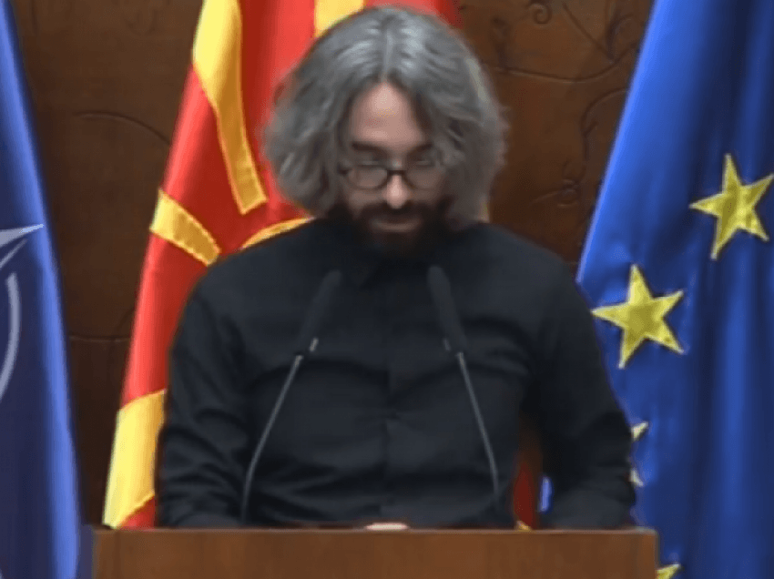 Apasievit i pengon se shqiptarët do të marrin nënshtetësi të Maqedonisë