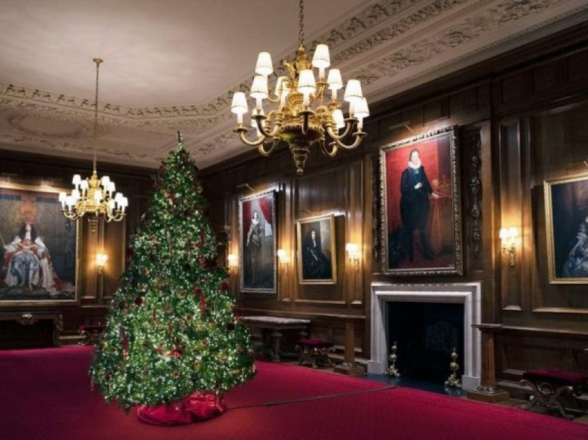 Këto janë dekorimet e Mbretëreshës për festat e fundvitit, në Kalanë Windsor