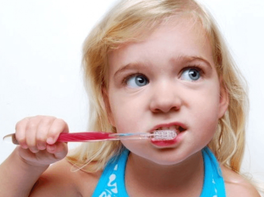 Ushqimi më i rrezikshëm për shëndetin e dhëmbëve të fëmijëve