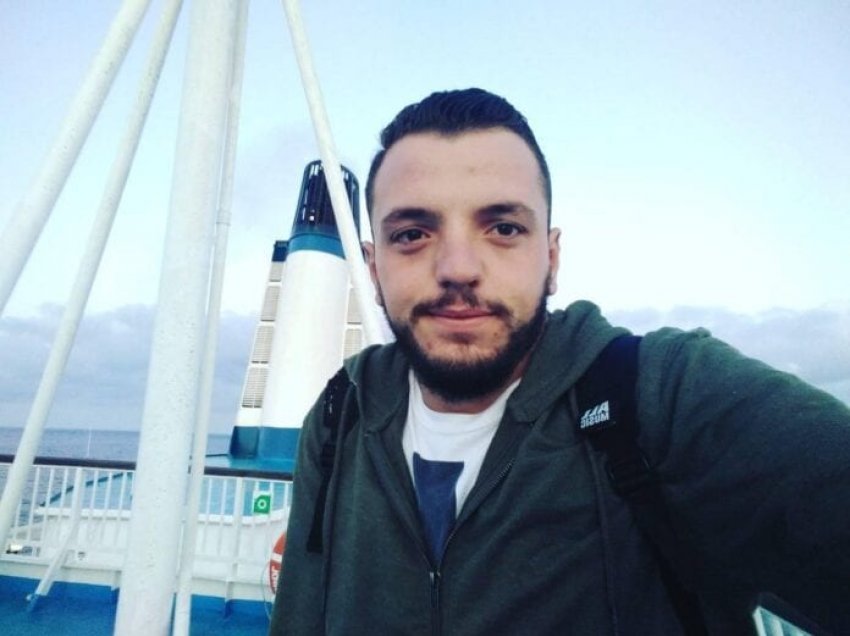 Gjendet i pajetë në rrugë 21-vjeçari në Durrës, shkaqet ende mister