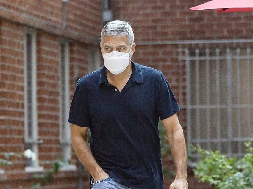 George Clooney bën thirrje për mbrojtje nga COVID-19: Vendoseni një dreq maske